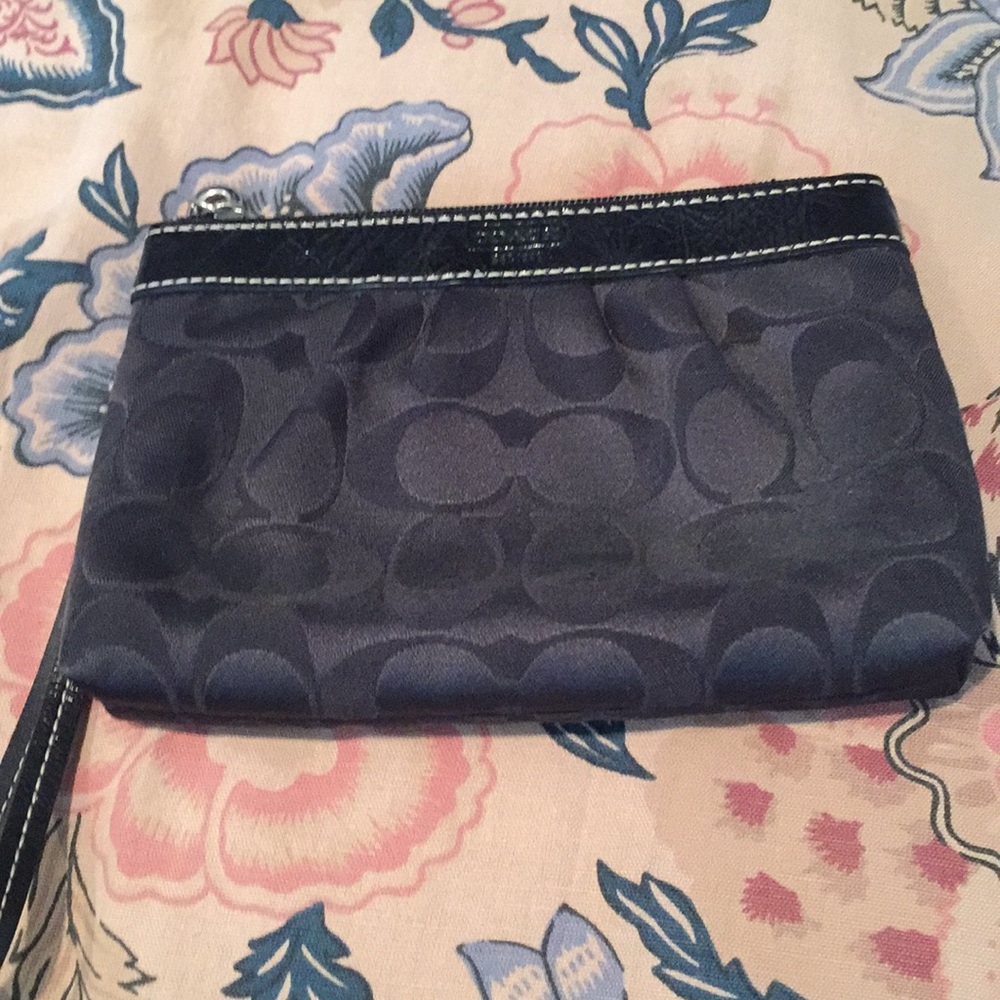 Coach Wristlet 👏👏👏